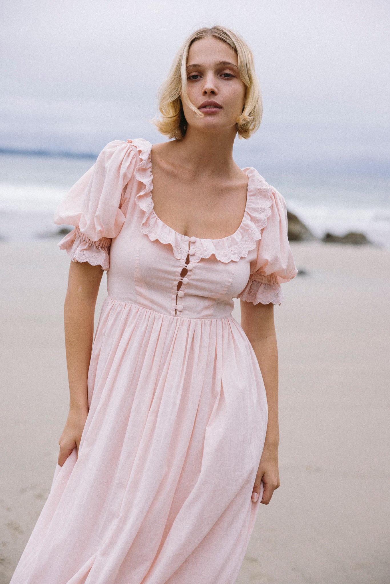 THE AUDREY DRESS WITH SHORT SLEEVES IN FADED PINK