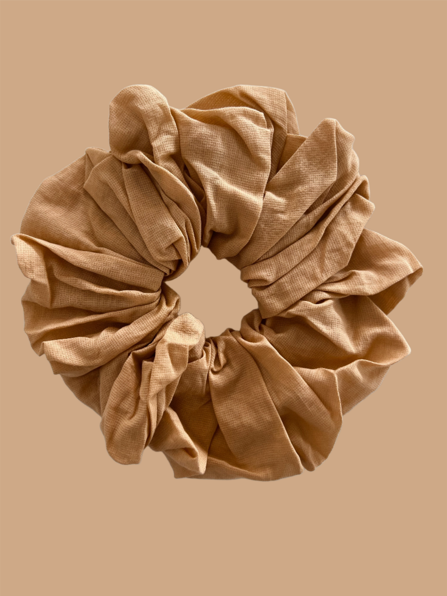 JUMBO SCRUNCHIE IN GOLDEN STRAW