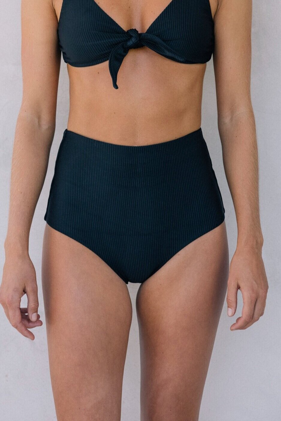 the luna bottom in noir