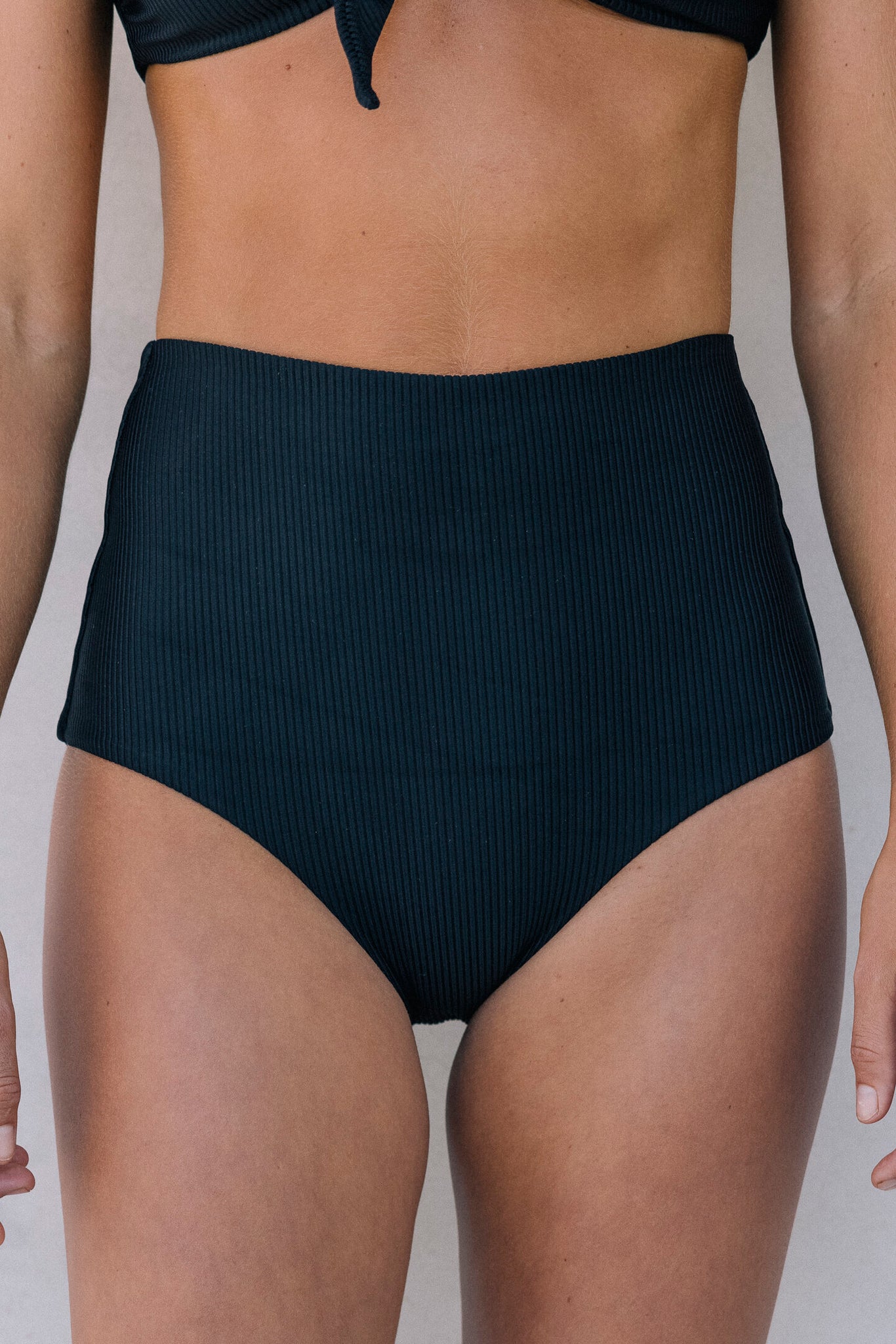 the luna bottom in noir
