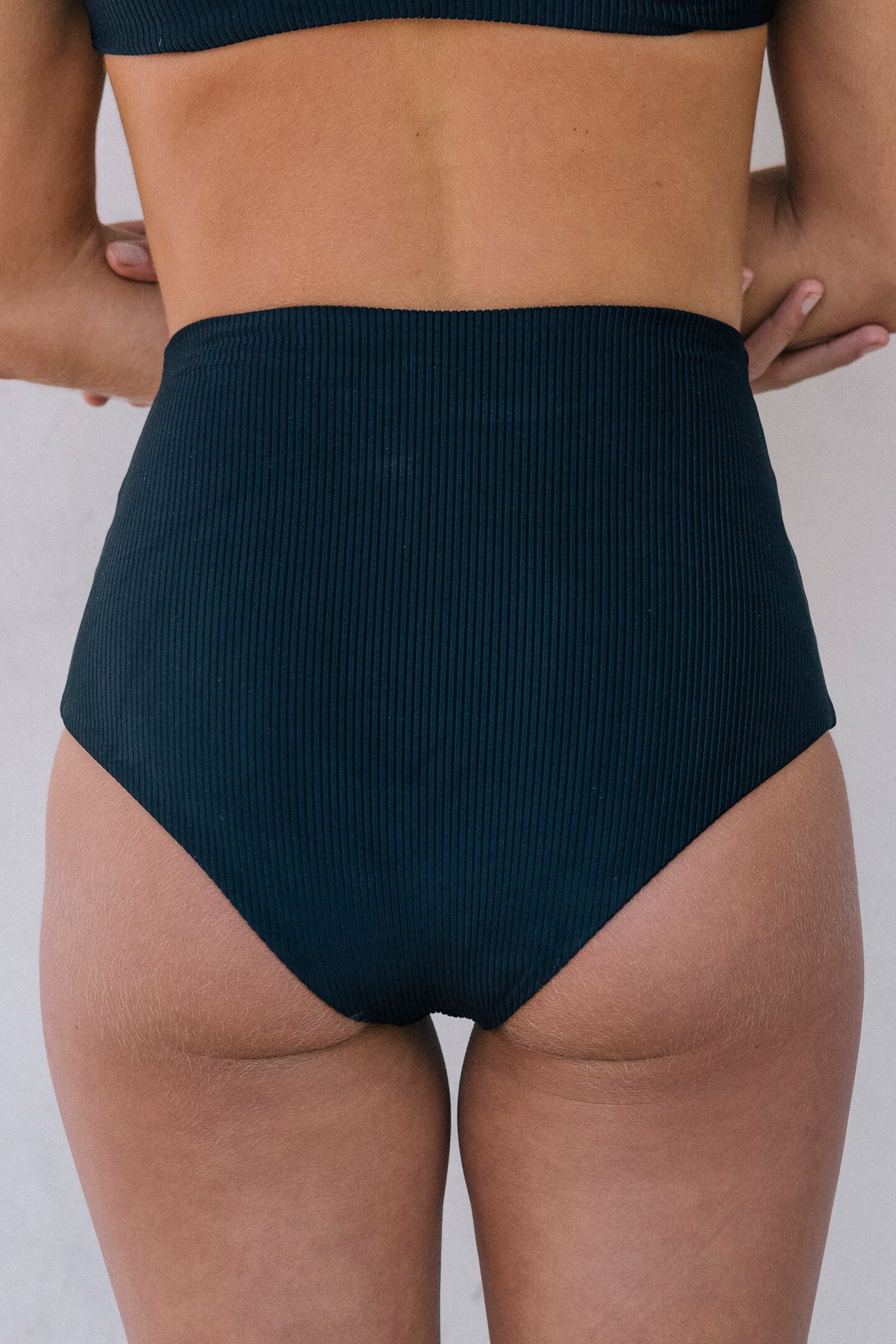 the luna bottom in noir
