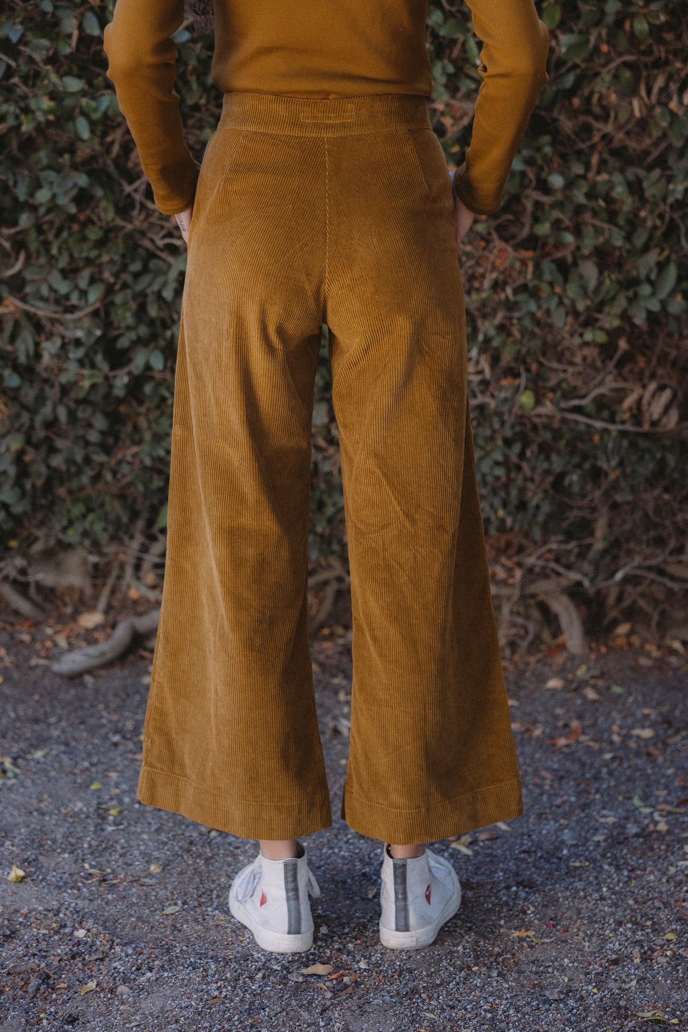 the baye pant in earth corduroy