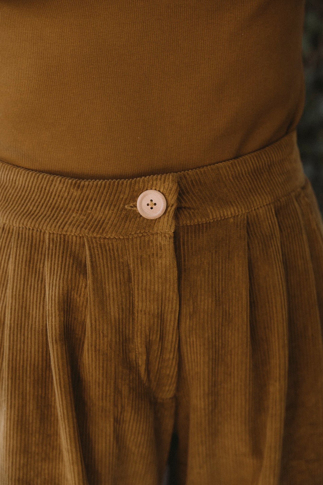 the baye pant in earth corduroy