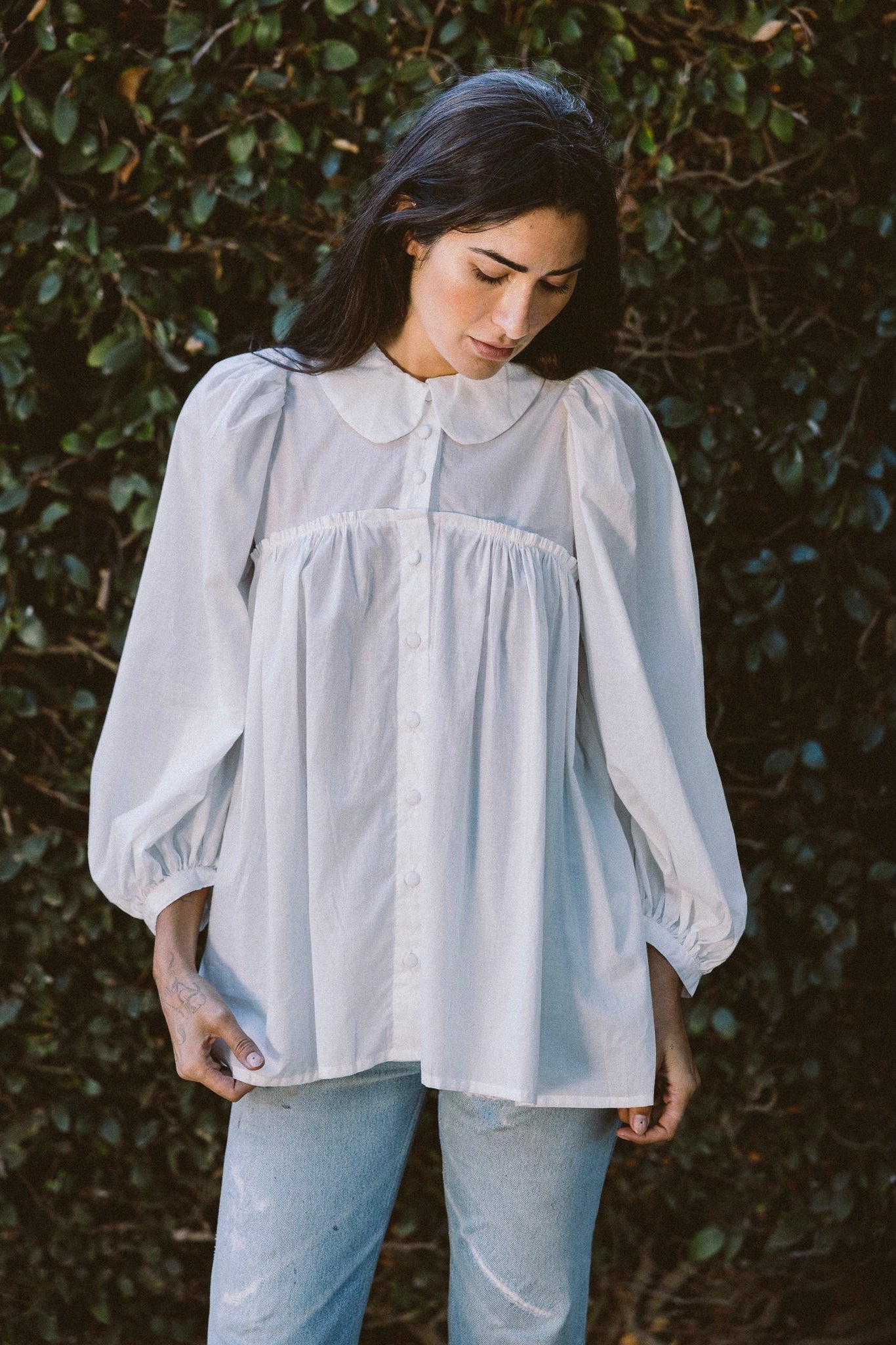 the organic Avila blouse in blanc