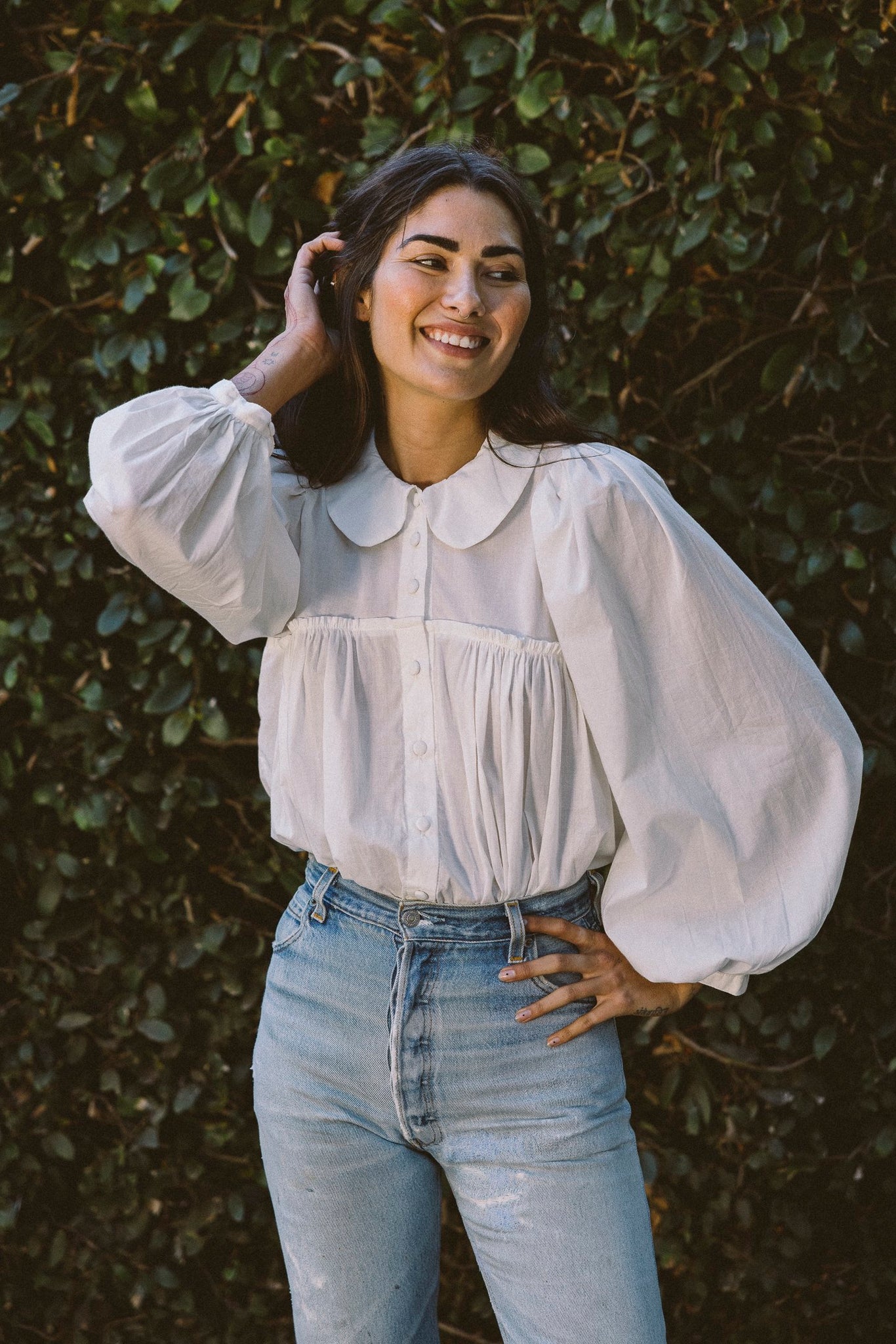 the organic Avila blouse in blanc