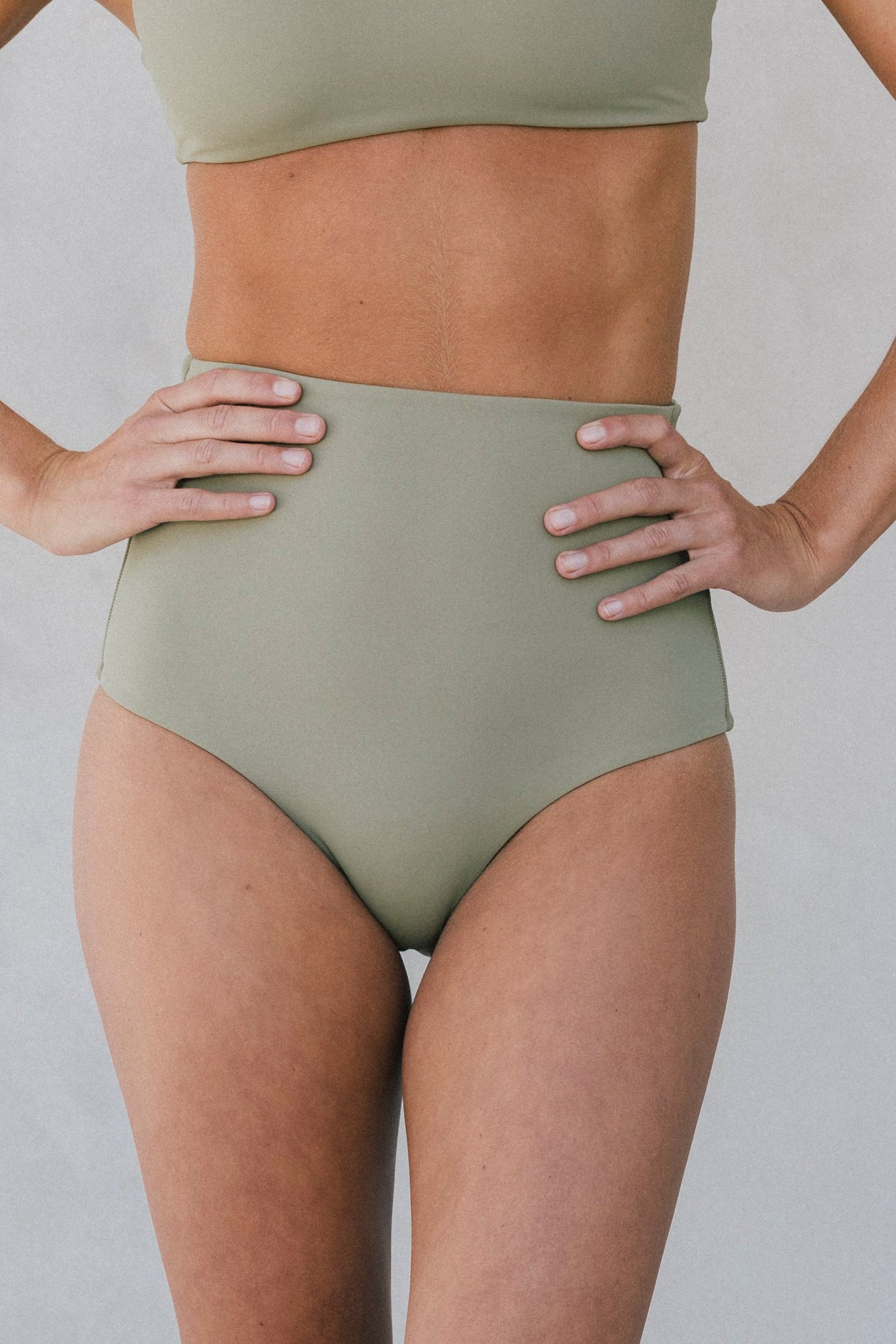 The Luna bottom in khaki