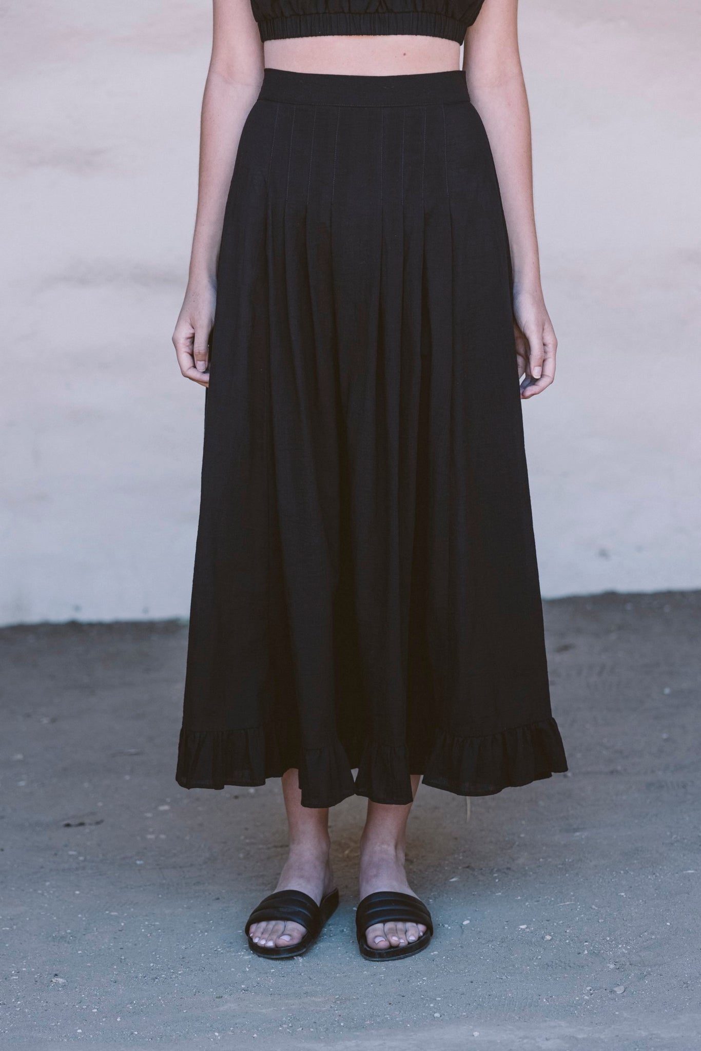 the Prairie skirt in Noir