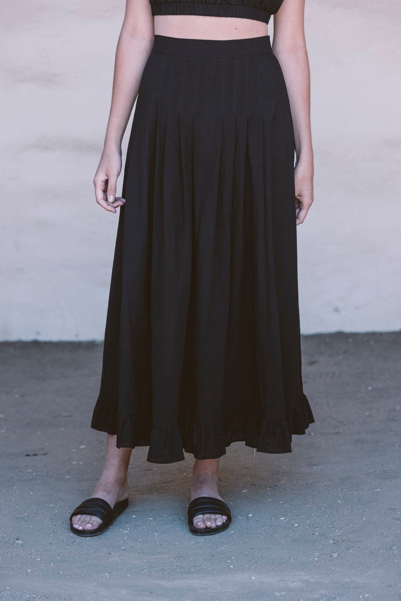 the Prairie skirt in Noir