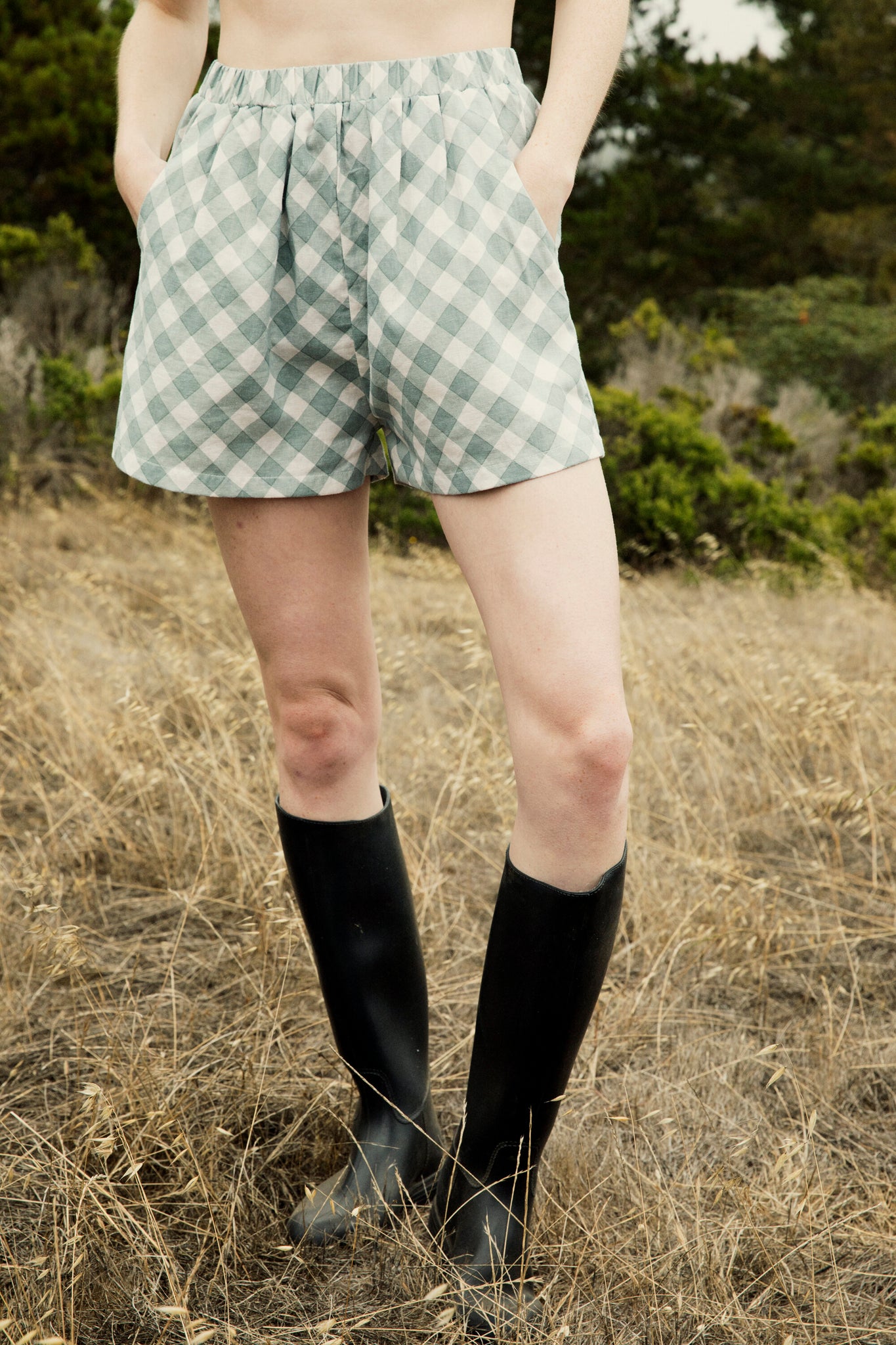 the juniper short in chambray gingham